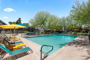 2B1B Stylish Escape with Pool and Free Parking